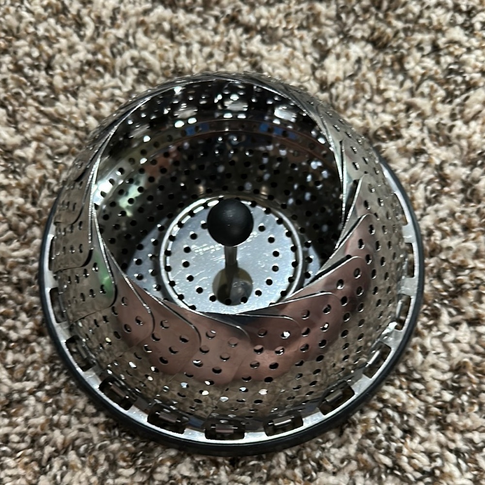 Pampered Chef Silver and Black Vegetable Steamer